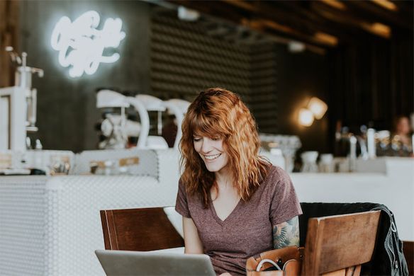 Lady on her laptop at a cafe